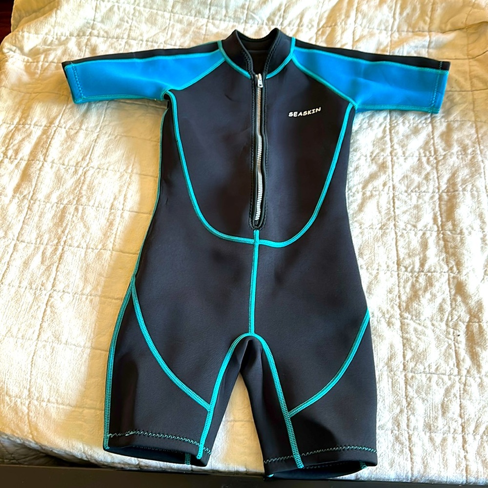 Seaskin wet suit size kid 8.